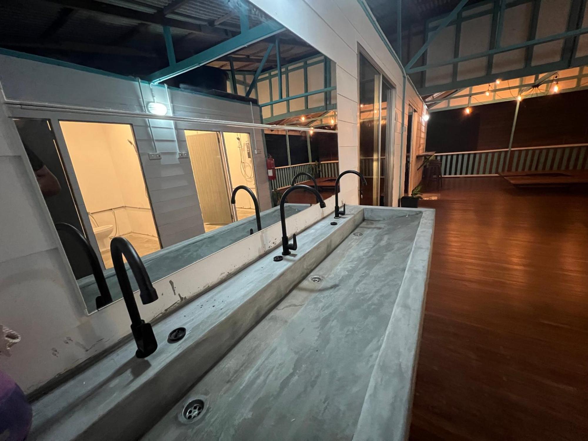 Dormitory Pondok Kampong Juara エクステリア 写真